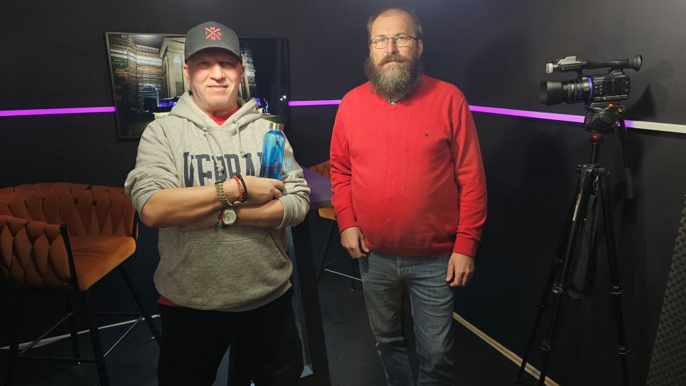 Verbal - vendég: Mikesy Tamás, téma: Minden adventi vasárnap 18 órakor áhítat a Bazilika előtti tűzifa-koszorúnál    2025.11.26.